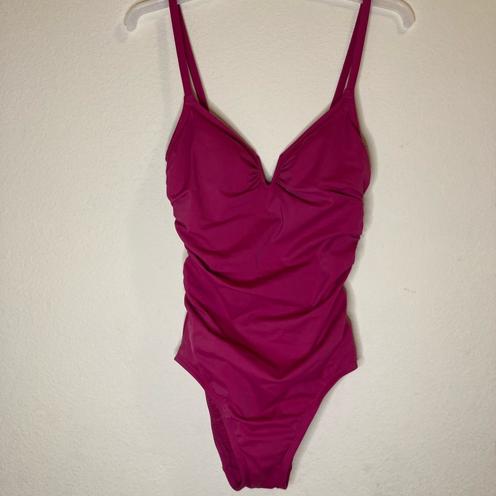 Time and Tru Women’s V- wire One Piece Swimsuit